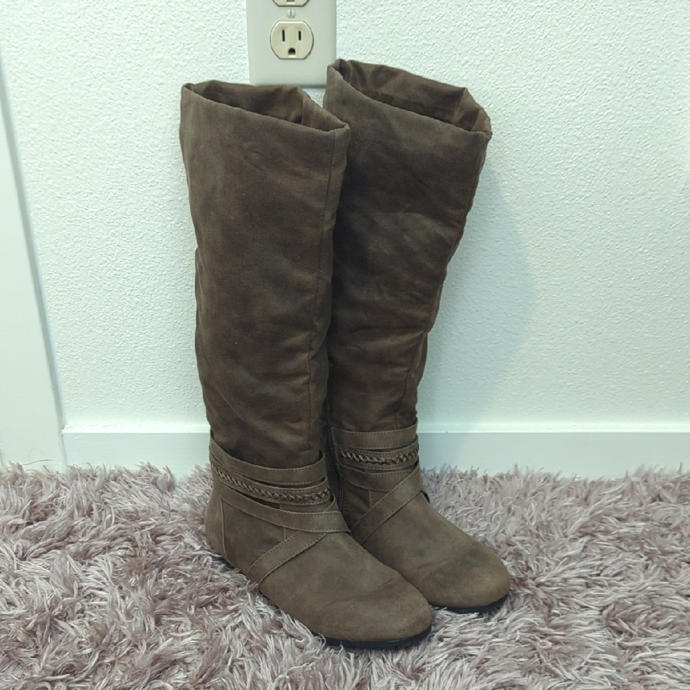 SO Women's Grayish Brown Boots